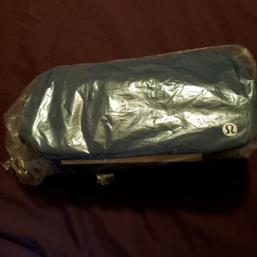 Lululemon everywhere belt bag